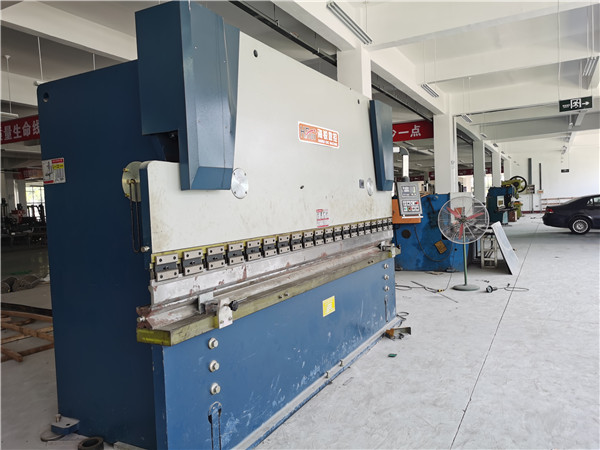 離心脫油機(jī)廠家為我們介紹離心脫油機(jī)